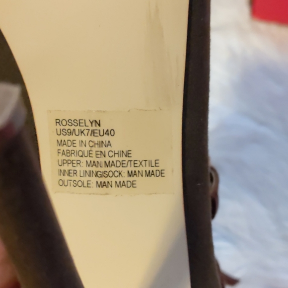 Heels - Picture 3 of 3